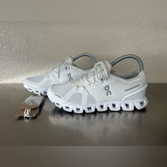 ON Running Shoes - Picture 2 of 10